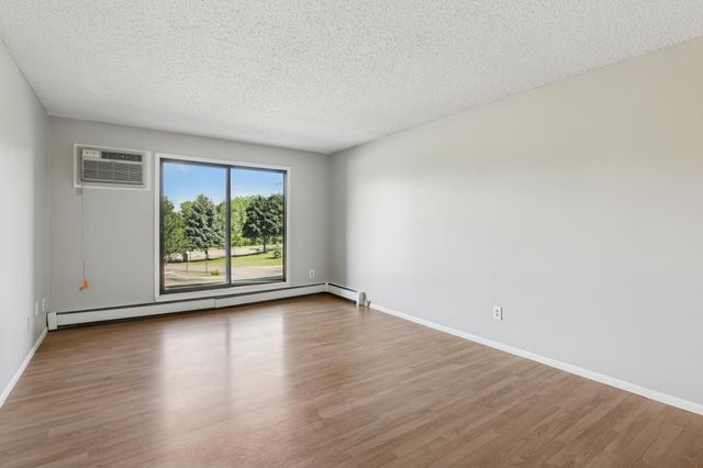 401 E Burnsville Parkway 106, Burnsville, MN 55337