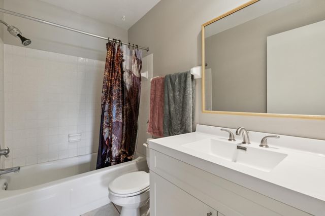 401 E Burnsville Parkway 106, Burnsville, MN 55337