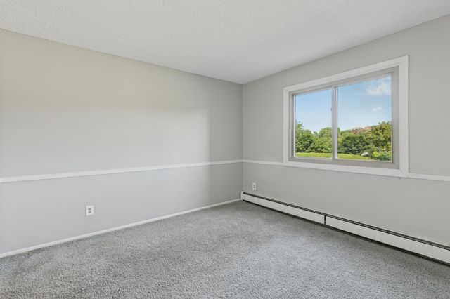 401 E Burnsville Parkway 106, Burnsville, MN 55337