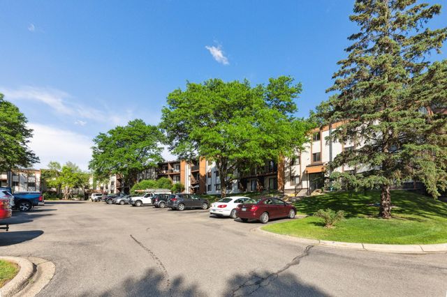 401 E Burnsville Parkway 106, Burnsville, MN 55337