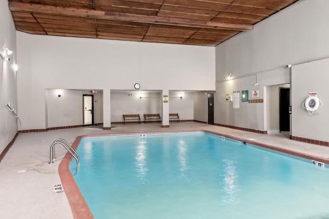 401 E Burnsville Parkway 106, Burnsville, MN 55337