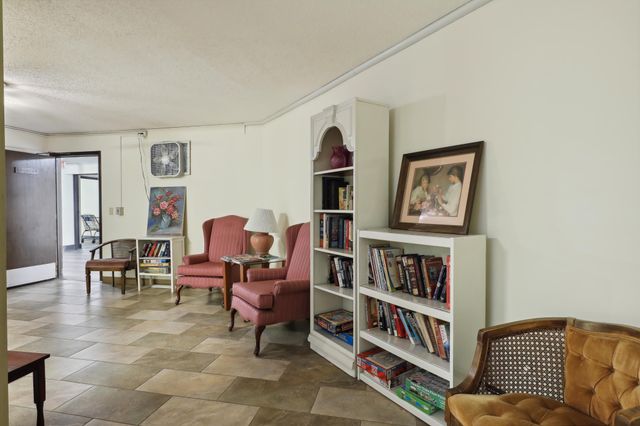 401 E Burnsville Parkway 106, Burnsville, MN 55337