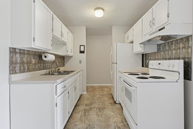 401 E Burnsville Parkway 106, Burnsville, MN 55337