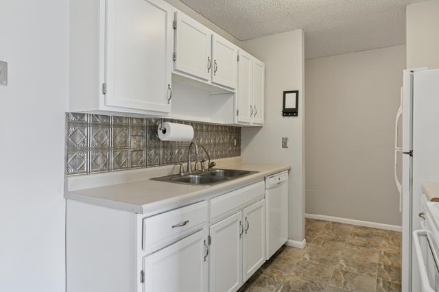 401 E Burnsville Parkway 106, Burnsville, MN 55337