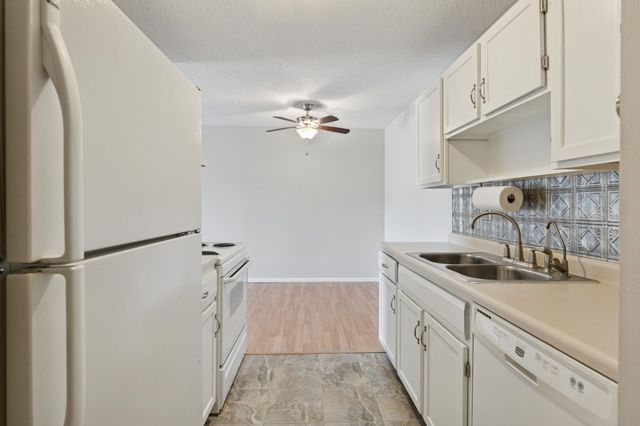 401 E Burnsville Parkway 106, Burnsville, MN 55337