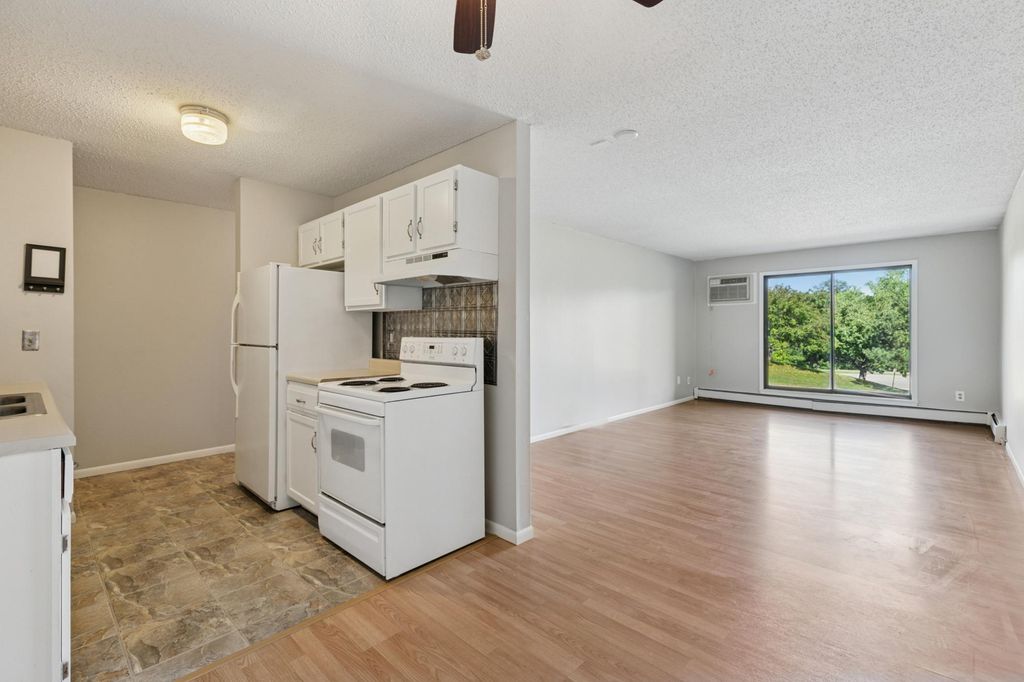 401 E Burnsville Parkway 106, Burnsville, MN 55337