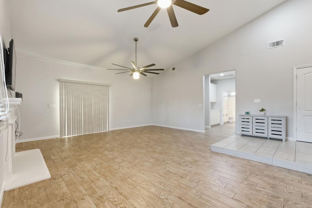 Image 10 of property listing at 150 N Anderson Avenue, Clovis, CA 93612