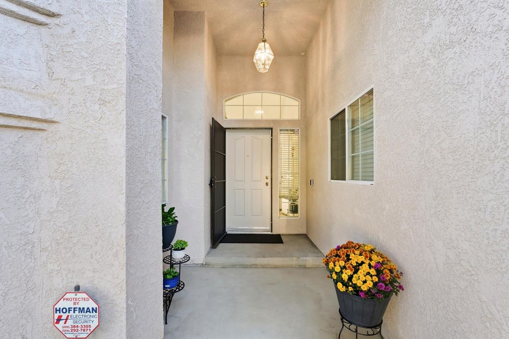 Image 3 of property listing at 150 N Anderson Avenue, Clovis, CA 93612