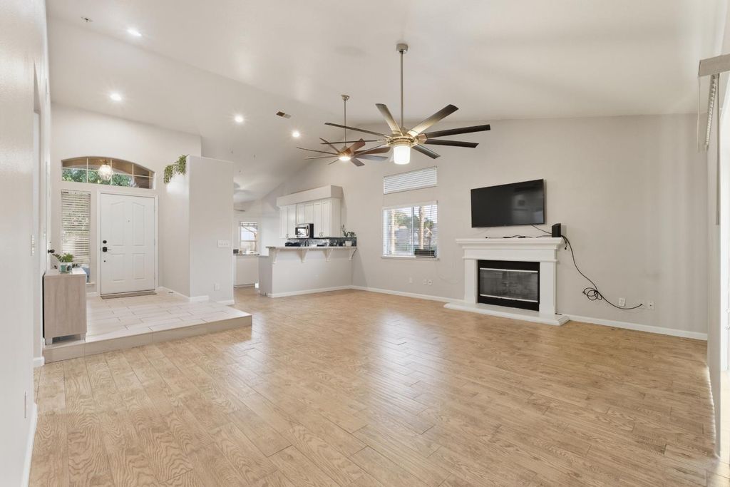 Image 5 of property listing at 150 N Anderson Avenue, Clovis, CA 93612