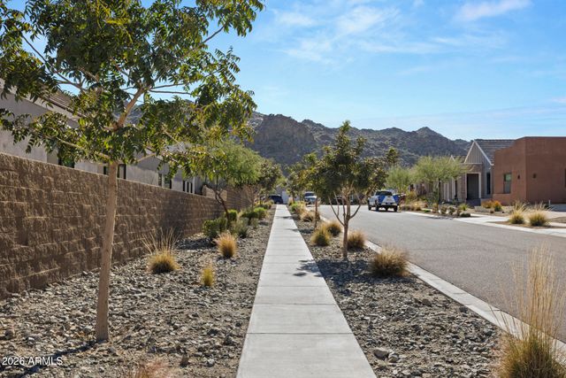 713 E KACHINA Trail, Phoenix, AZ 85042