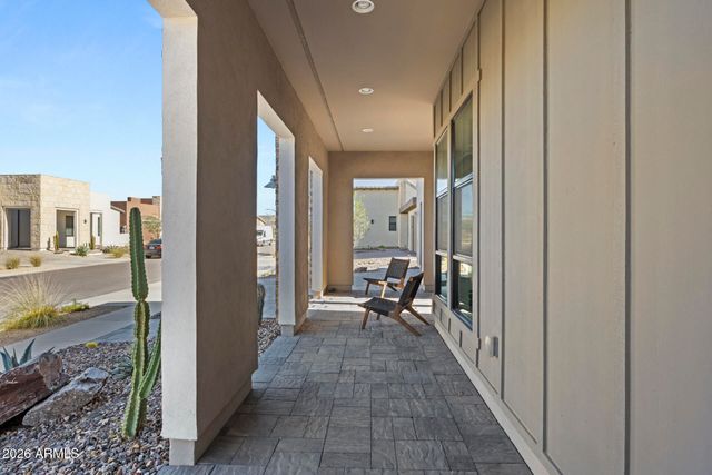 713 E KACHINA Trail, Phoenix, AZ 85042