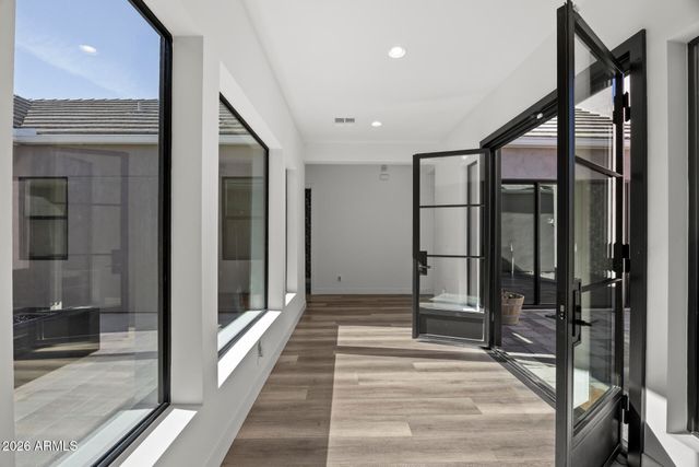 713 E KACHINA Trail, Phoenix, AZ 85042