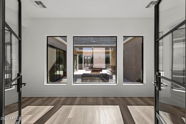 713 E KACHINA Trail, Phoenix, AZ 85042