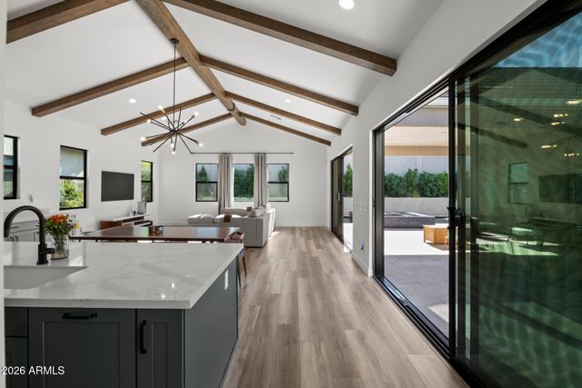 713 E KACHINA Trail, Phoenix, AZ 85042