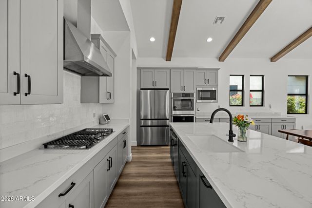 713 E KACHINA Trail, Phoenix, AZ 85042