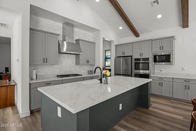 713 E KACHINA Trail, Phoenix, AZ 85042