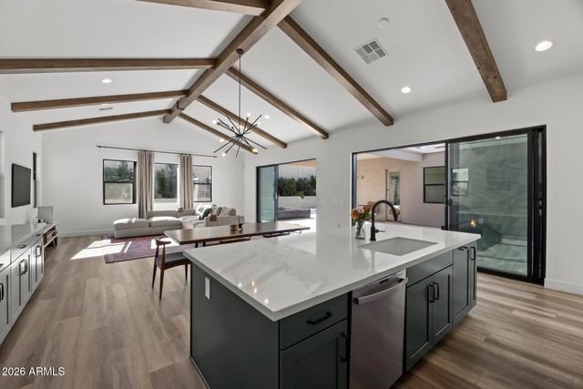 713 E KACHINA Trail, Phoenix, AZ 85042