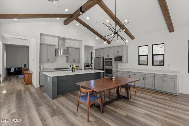 713 E KACHINA Trail, Phoenix, AZ 85042