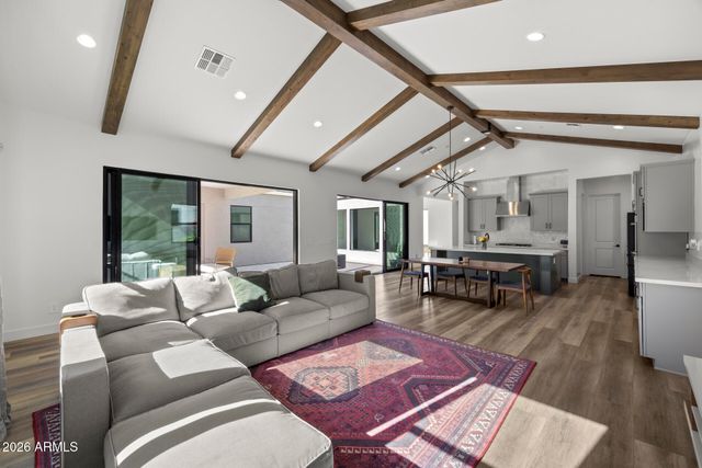 713 E KACHINA Trail, Phoenix, AZ 85042