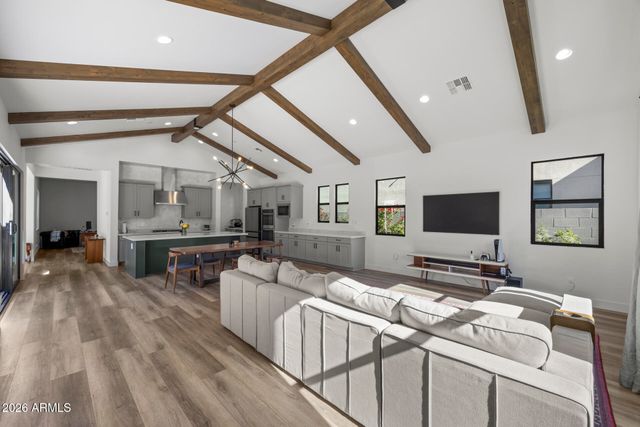 713 E KACHINA Trail, Phoenix, AZ 85042