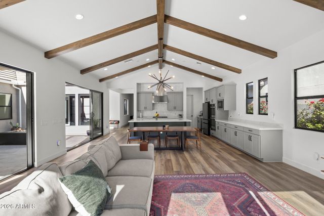 713 E KACHINA Trail, Phoenix, AZ 85042