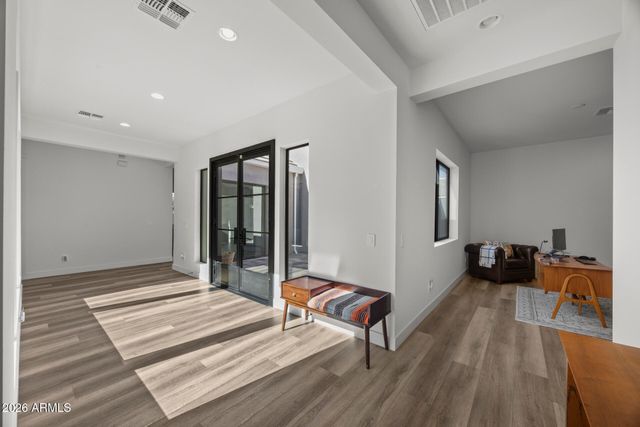 713 E KACHINA Trail, Phoenix, AZ 85042