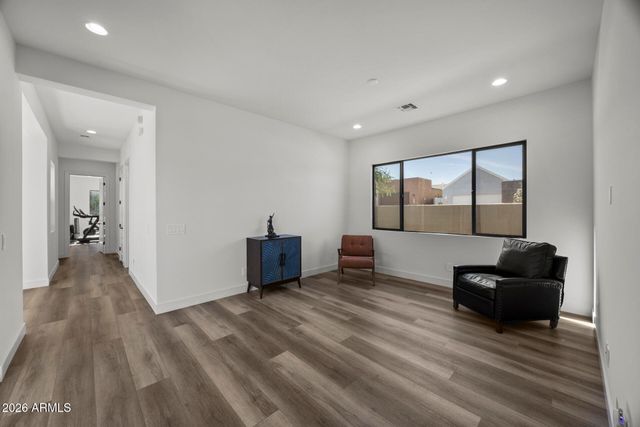 713 E KACHINA Trail, Phoenix, AZ 85042