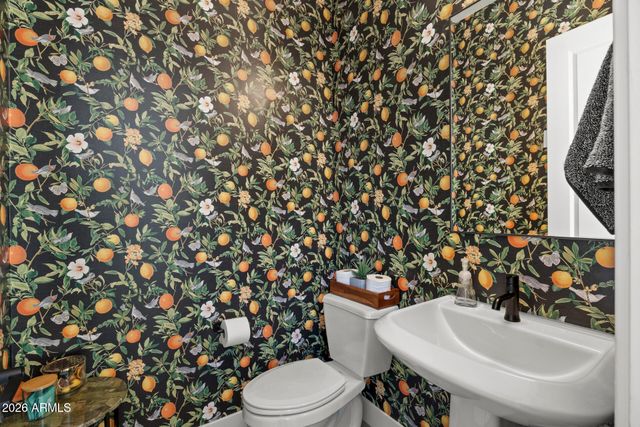 713 E KACHINA Trail, Phoenix, AZ 85042