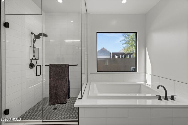 713 E KACHINA Trail, Phoenix, AZ 85042