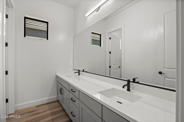 713 E KACHINA Trail, Phoenix, AZ 85042