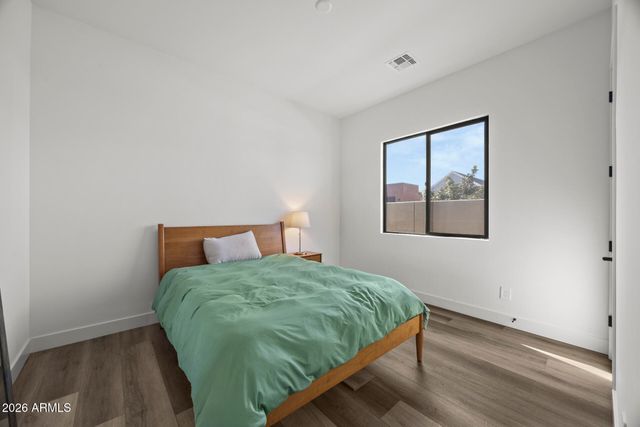 713 E KACHINA Trail, Phoenix, AZ 85042