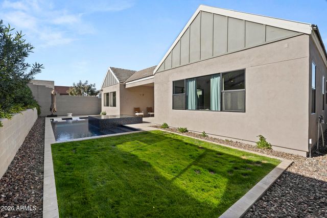 713 E KACHINA Trail, Phoenix, AZ 85042