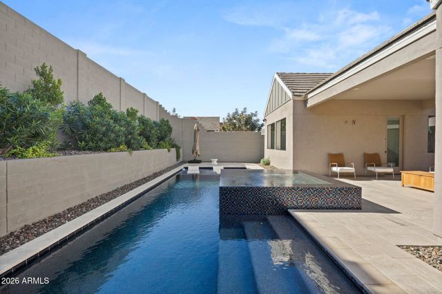 713 E KACHINA Trail, Phoenix, AZ 85042