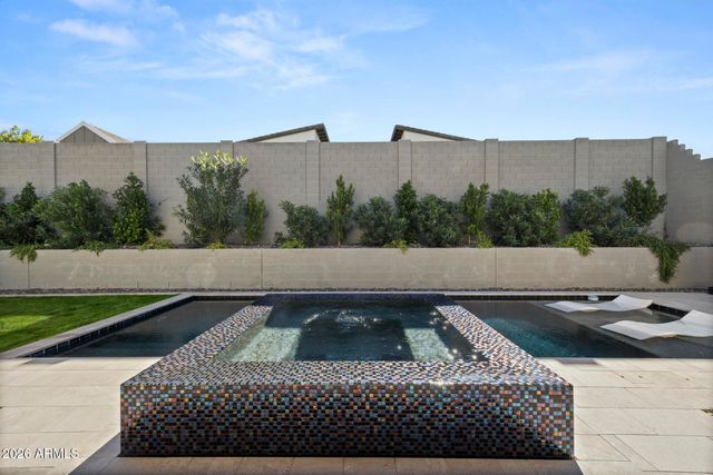 713 E KACHINA Trail, Phoenix, AZ 85042