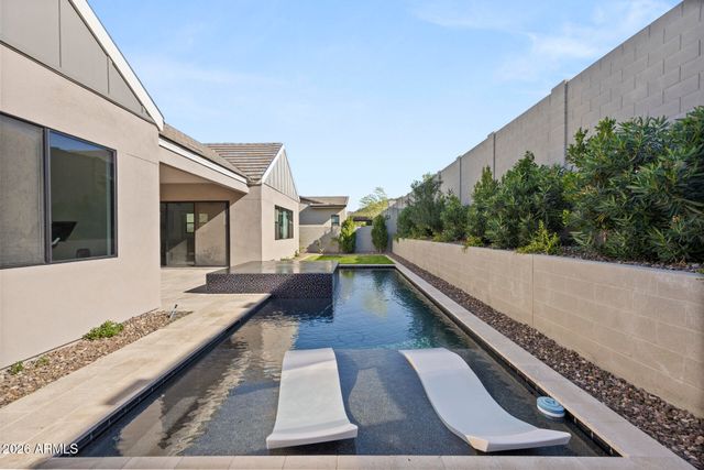 713 E KACHINA Trail, Phoenix, AZ 85042