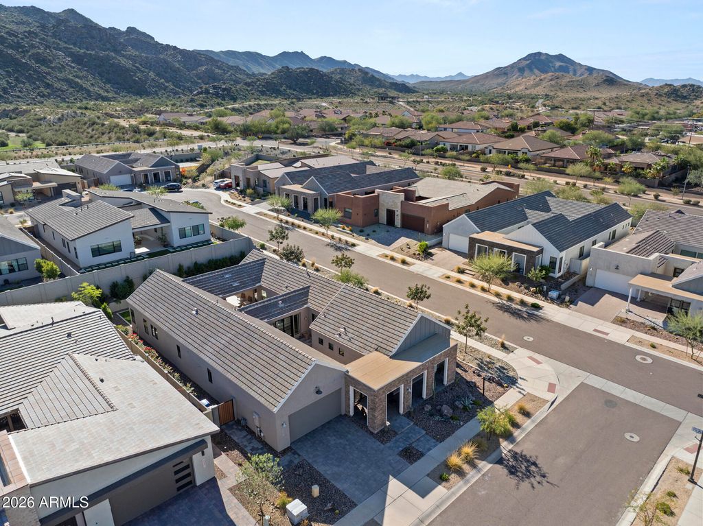 713 E KACHINA Trail, Phoenix, AZ 85042