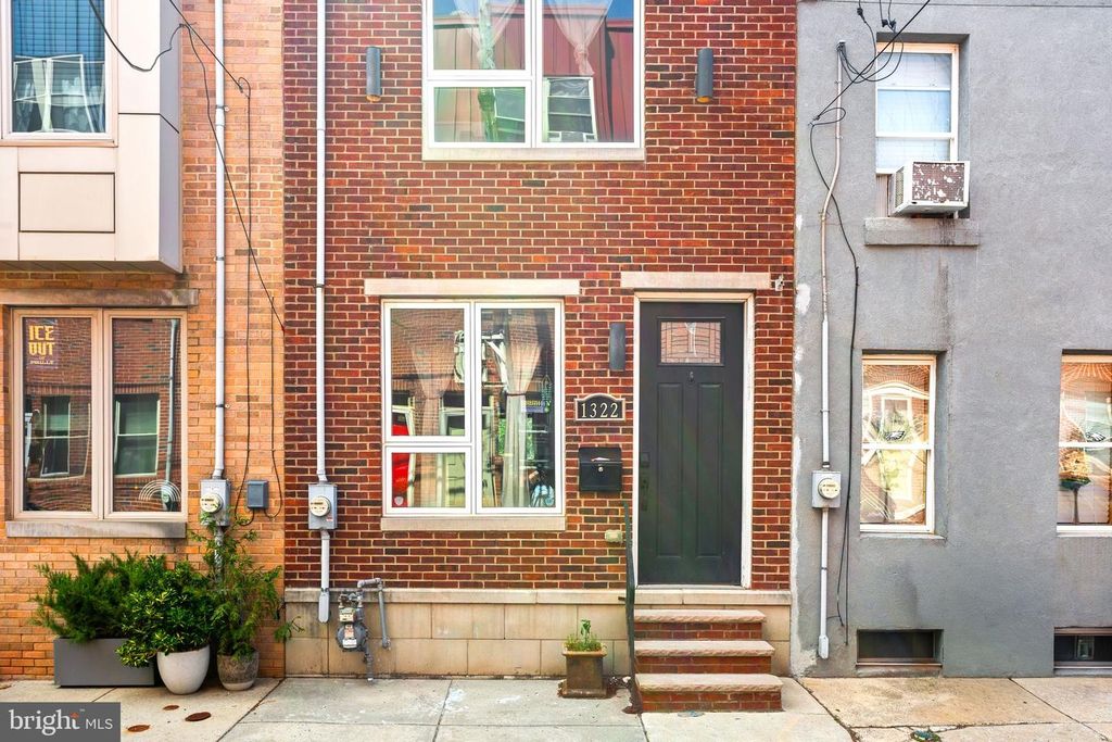 1322 S CHADWICK ST, Philadelphia, PA 19146