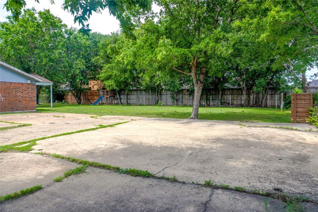 300 Coury Road, Everman, TX 76140