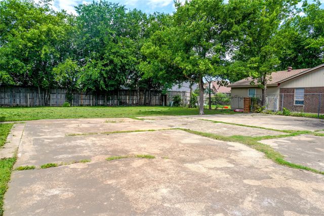 300 Coury Road, Everman, TX 76140