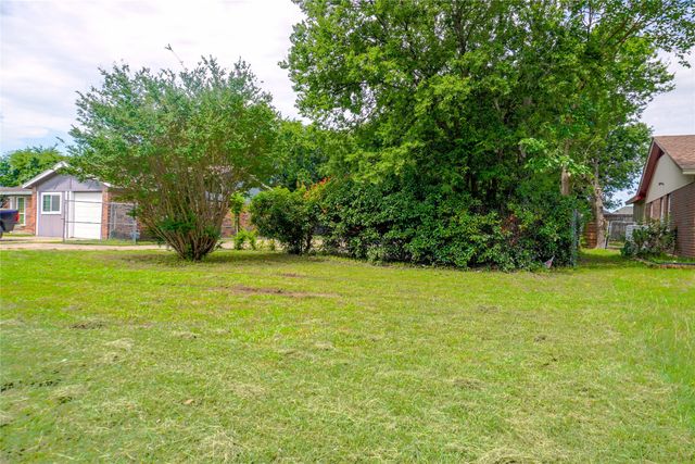 300 Coury Road, Everman, TX 76140