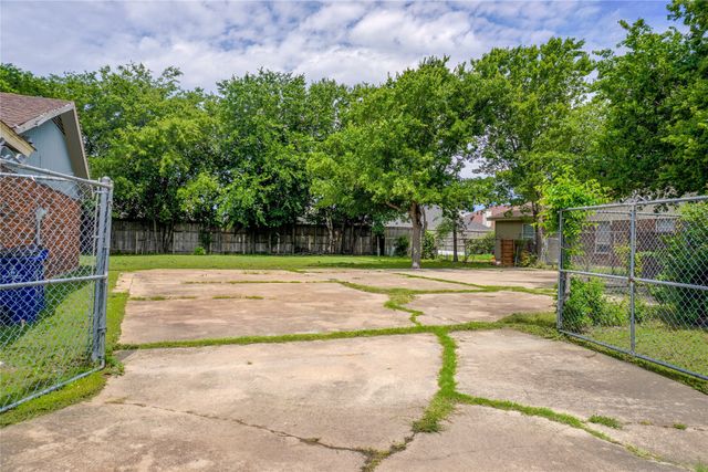 300 Coury Road, Everman, TX 76140