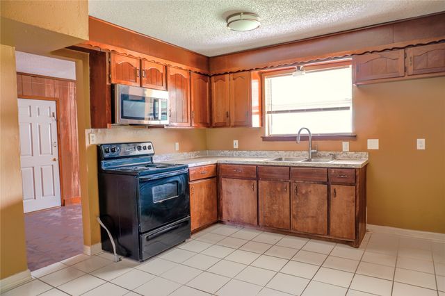 300 Coury Road, Everman, TX 76140