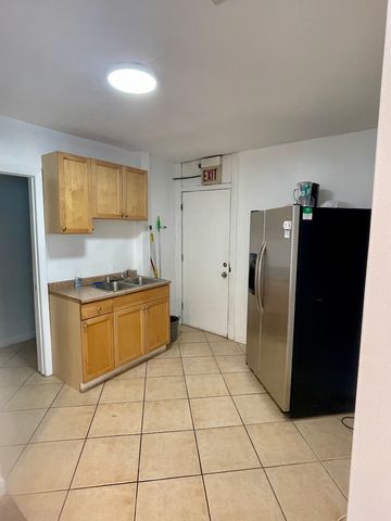 2704 N CALIFORNIA Avenue 1F, Chicago, IL 60647