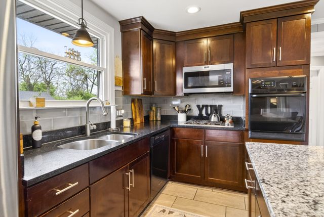 128 East Dr, Hendersonville, TN 37075