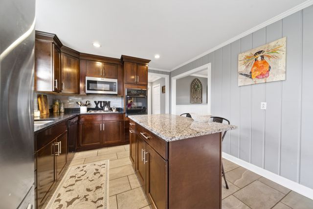 128 East Dr, Hendersonville, TN 37075