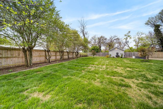 128 East Dr, Hendersonville, TN 37075