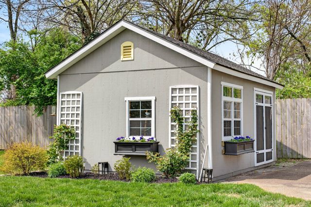 128 East Dr, Hendersonville, TN 37075