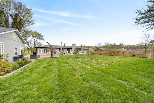 128 East Dr, Hendersonville, TN 37075