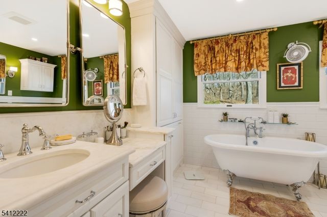 102 Hoffman Ln, Bethlehem Twp., NJ 08826