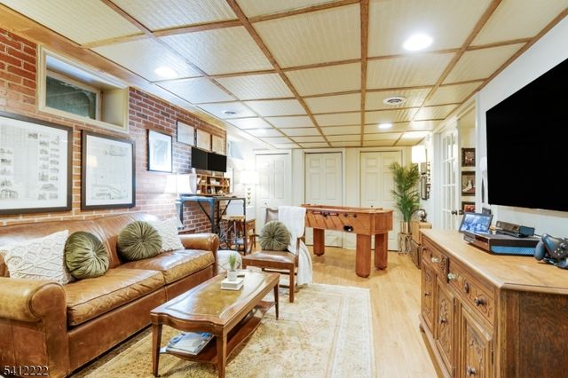 102 Hoffman Ln, Bethlehem Twp., NJ 08826